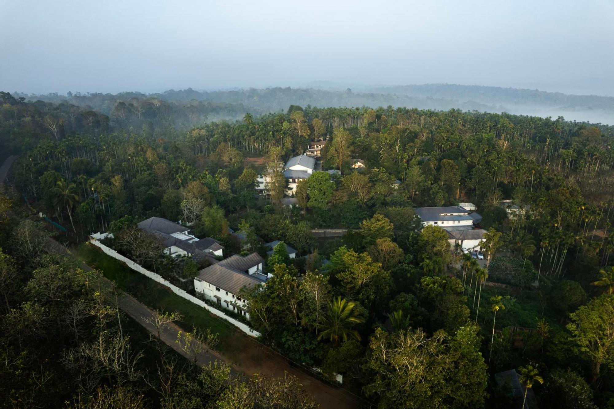 Sterling Wayanad Hotel Sultan Bathery Exterior photo