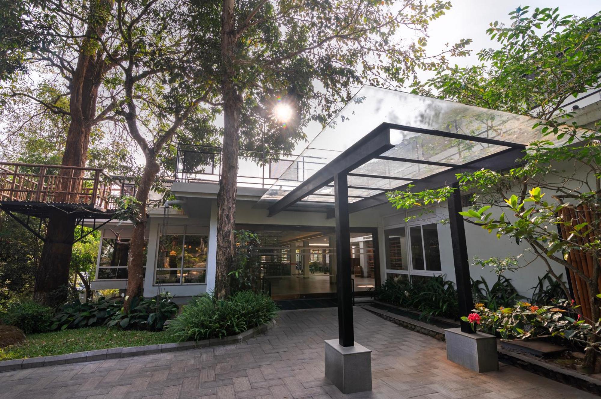 Sterling Wayanad Hotel Sultan Bathery Exterior photo