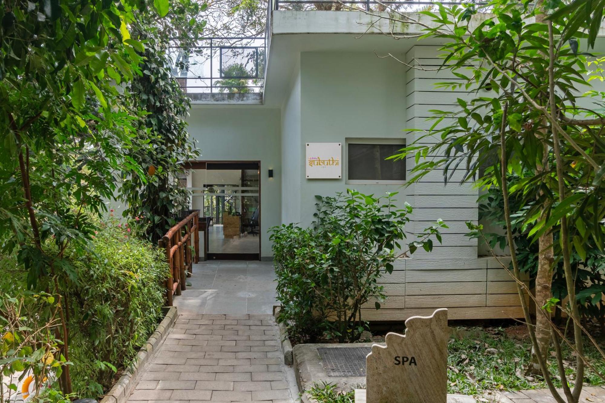 Sterling Wayanad Hotel Sultan Bathery Exterior photo
