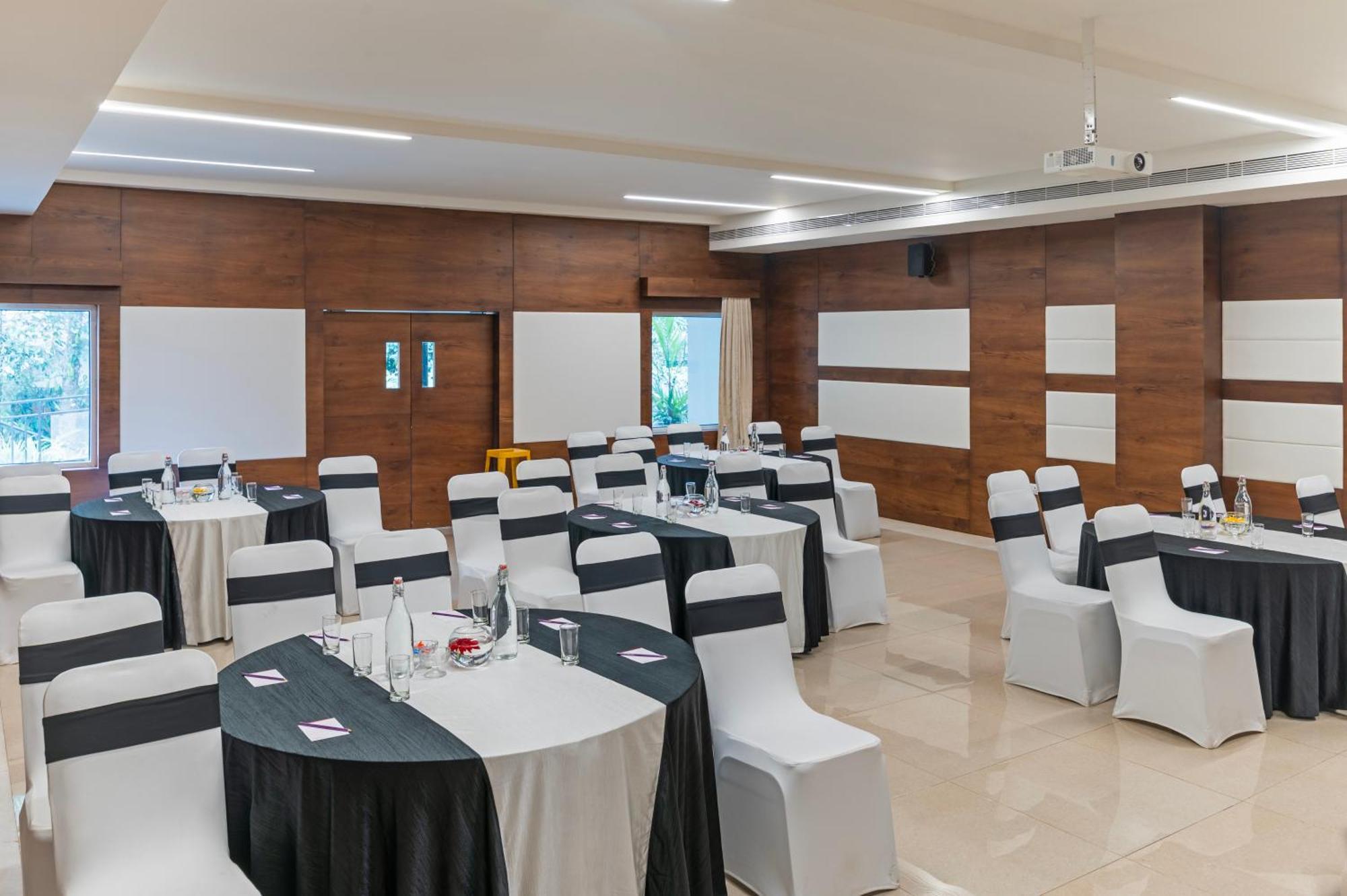 Sterling Wayanad Hotel Sultan Bathery Exterior photo