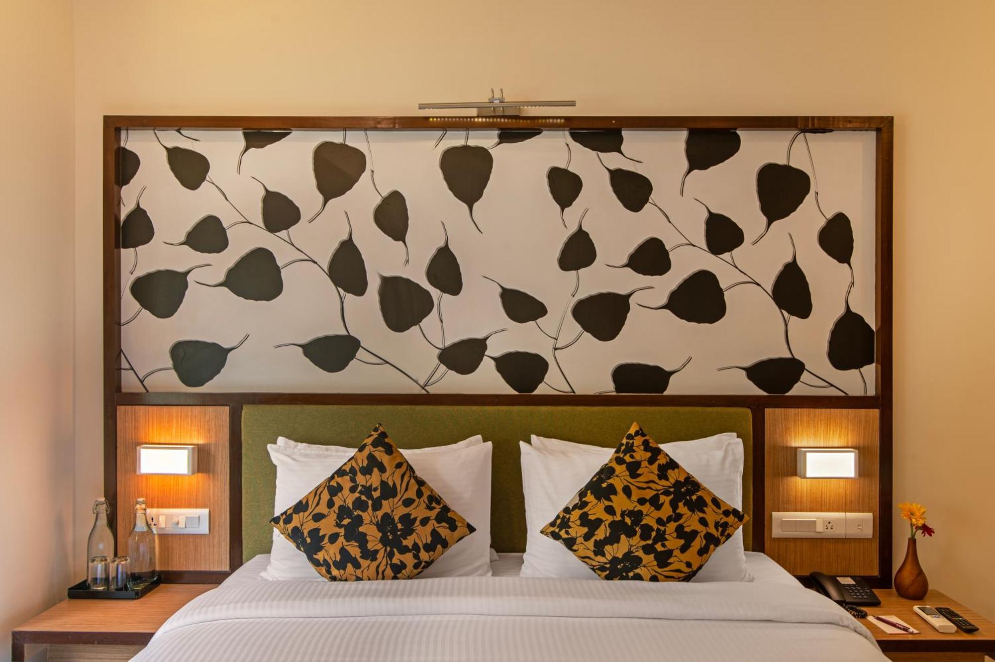 Sterling Wayanad Hotel Sultan Bathery Exterior photo